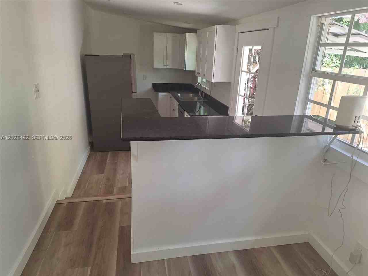1121 Ne 1st Ave #2 - Photo 4 of 21
