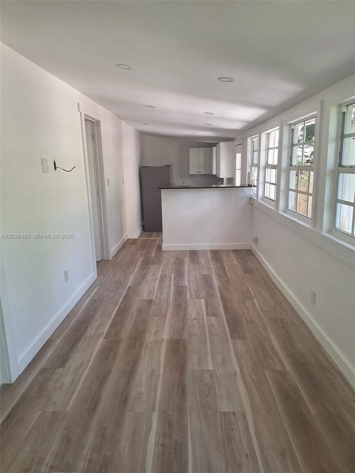 1121 Ne 1st Ave #2 - Photo 6 of 21