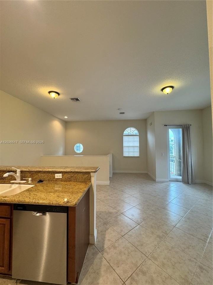 5819 Hampton Hills Blvd - Photo 7 of 28