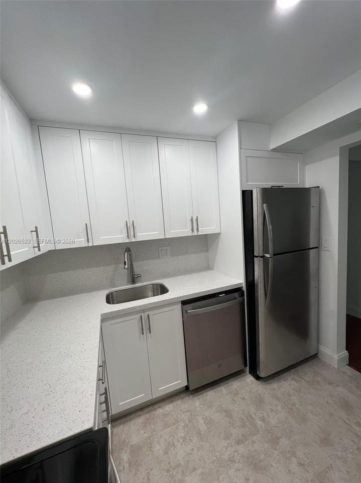 10415 N Kendall Dr #B113 - Photo 3 of 14