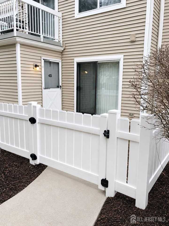 43 Deerberry Ln