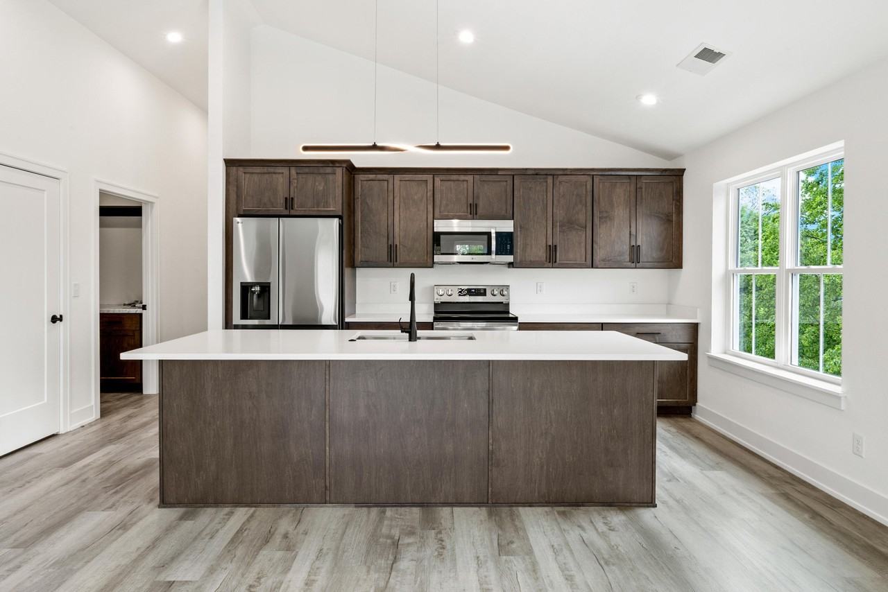 228 E Brown St - Photo 7 of 18