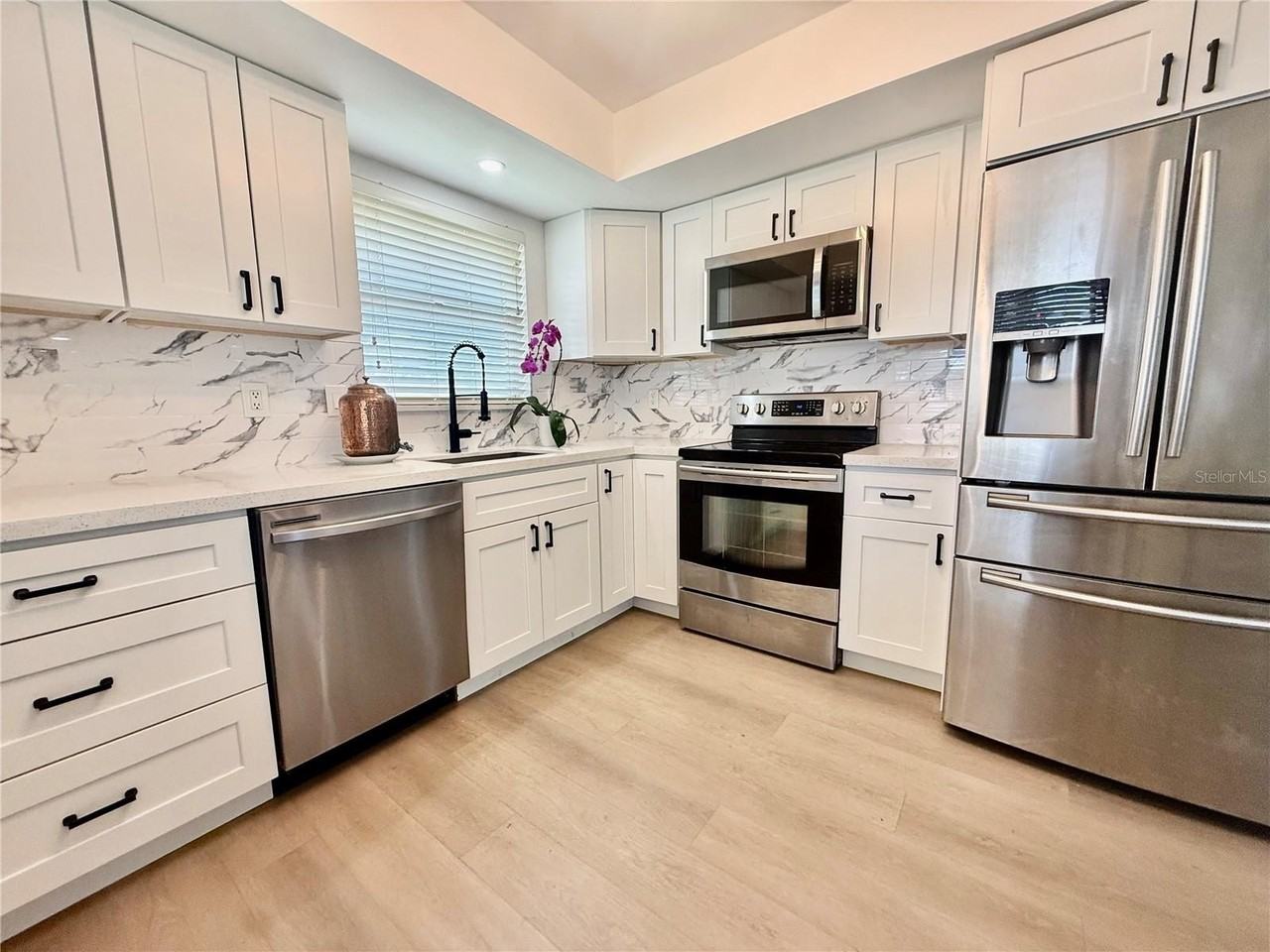 5440 Riverbluff Cir #87 - Photo 2 of 24