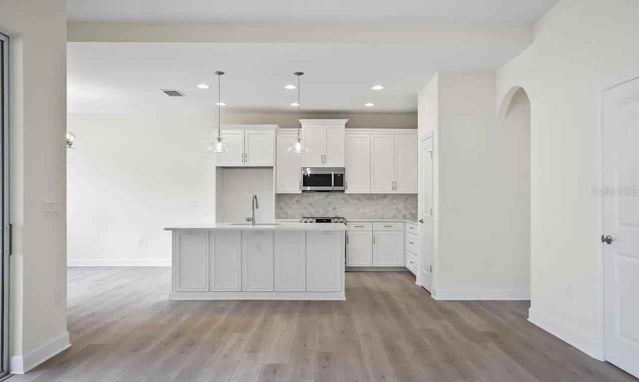 8 Kaiser Pl - Photo 5 of 36