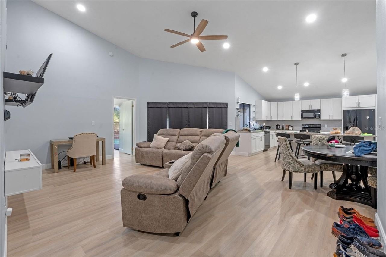 2656 Autumn Green Dr - Photo 3 of 41