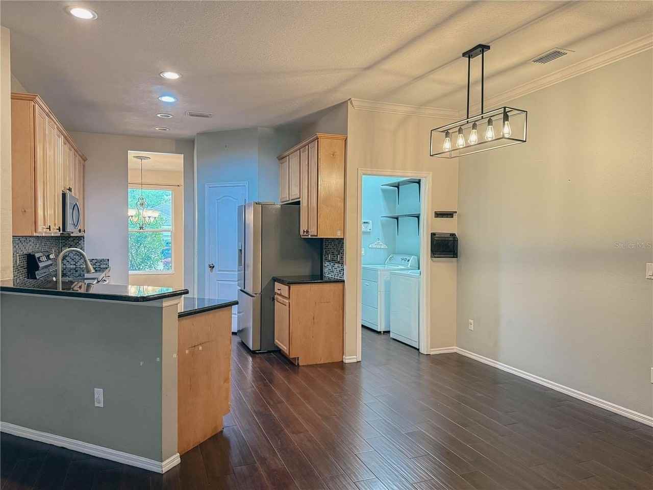 1042 Drift Creek Cv - Photo 2 of 19
