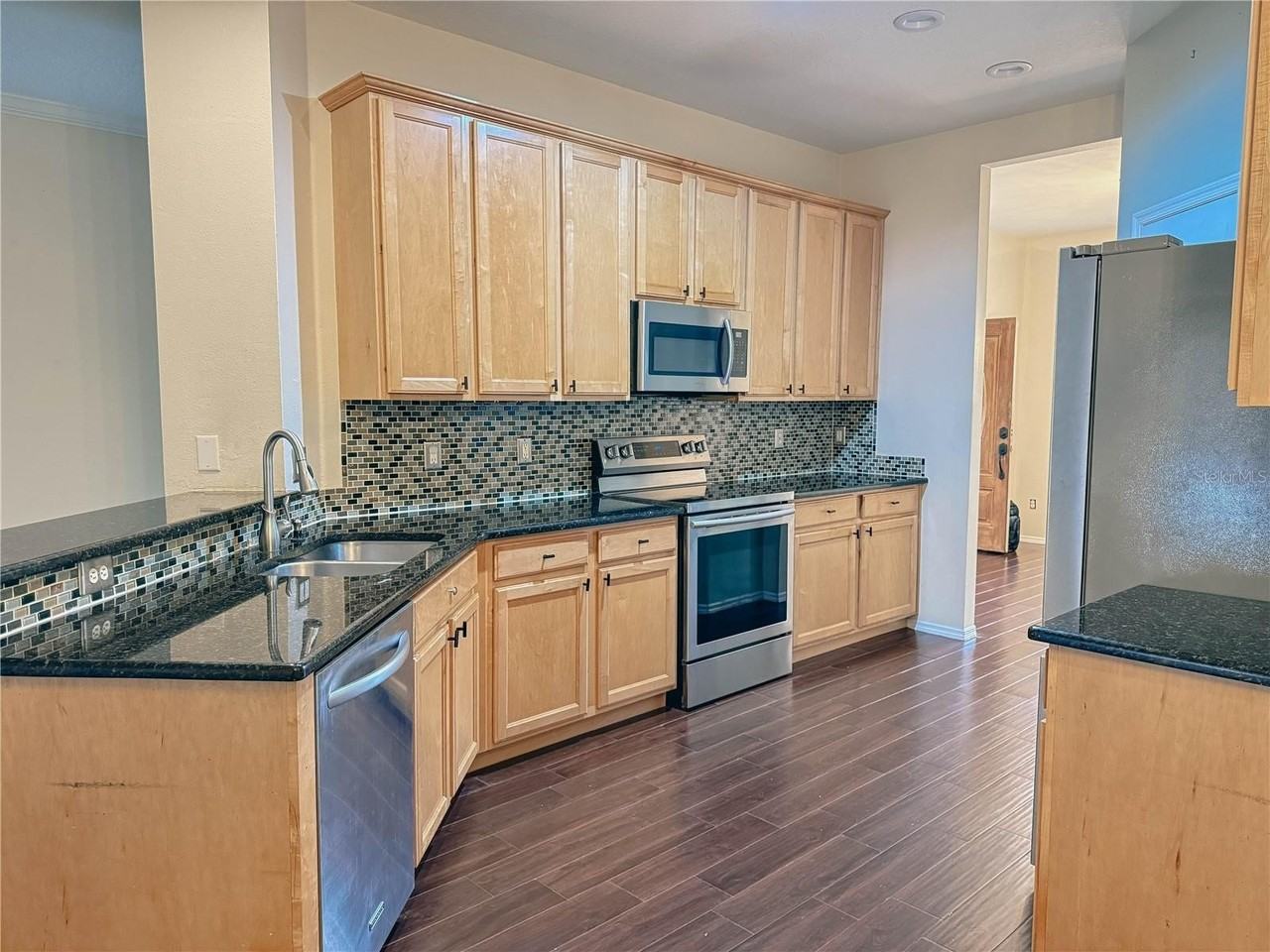 1042 Drift Creek Cv - Photo 3 of 19