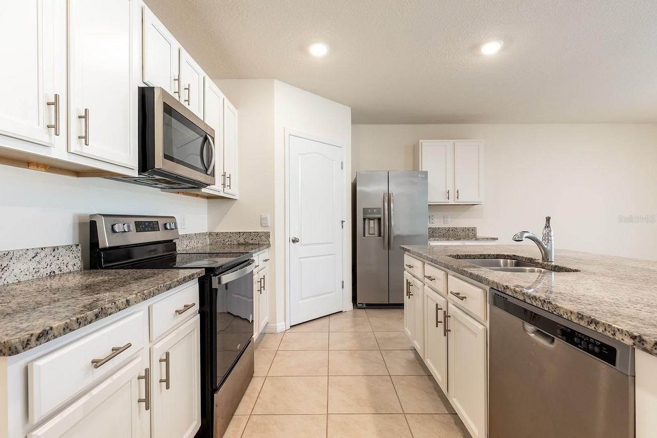 3330 Eastgrove Ter - Photo 6 of 29