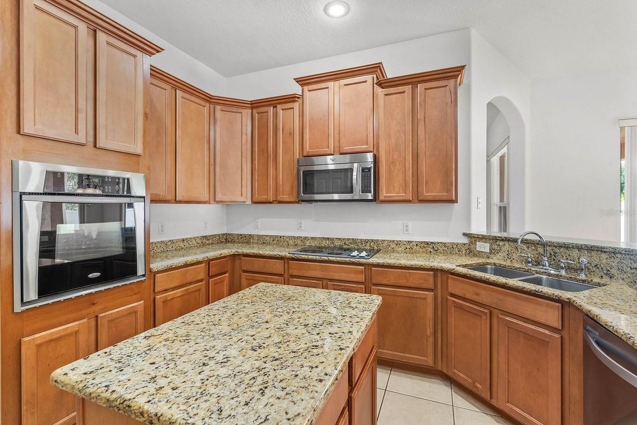 3877 Shoreview Dr - Photo 5 of 37