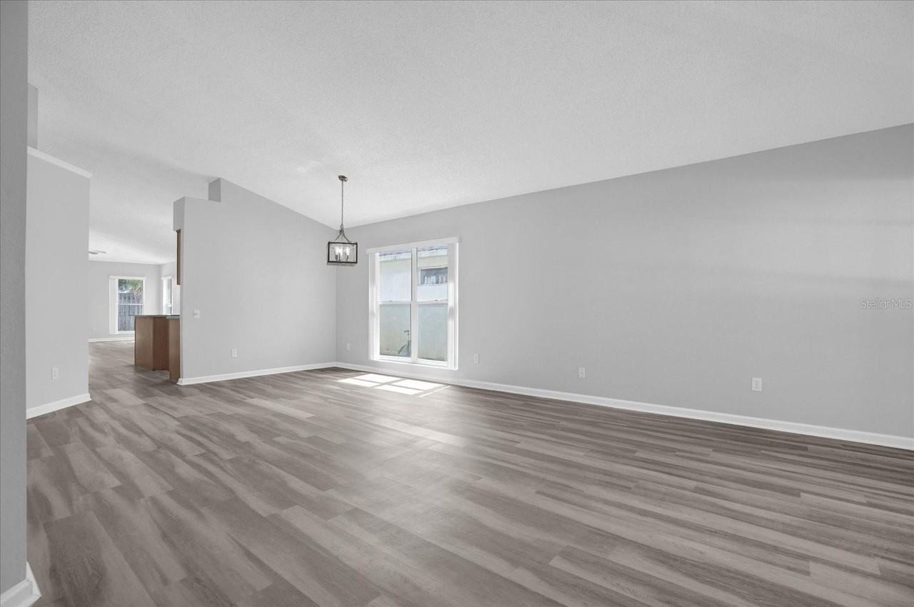 3521 Moss Pointe Pl - Photo 3 of 31