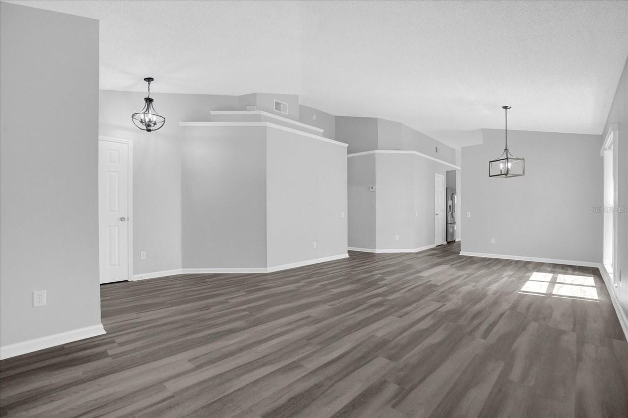 3521 Moss Pointe Pl - Photo 4 of 31