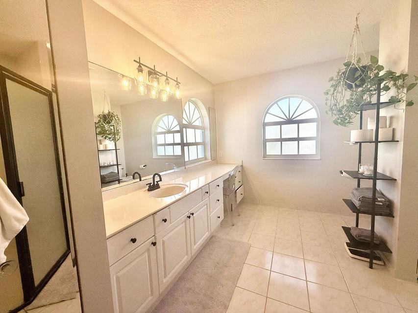 1774 Primrose Ln - Photo 6 of 8