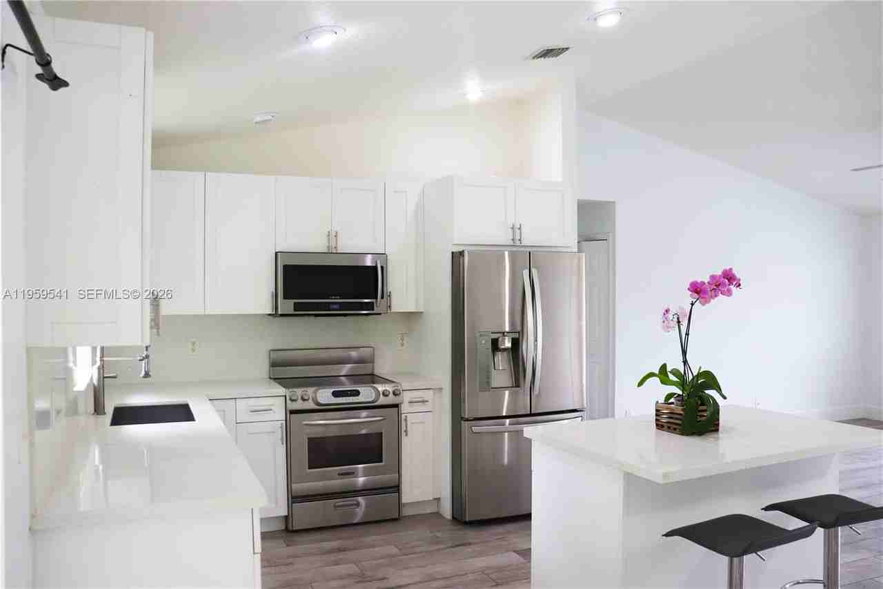 16930 W Mead Hill Dr - Photo 3 of 8