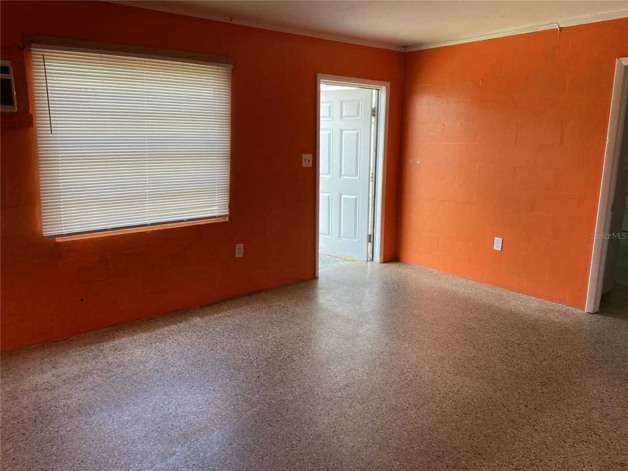 740 W Anderson St - Photo 3 of 14