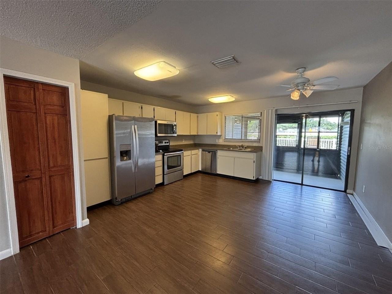 12710 Raeburn Way - Photo 4 of 22