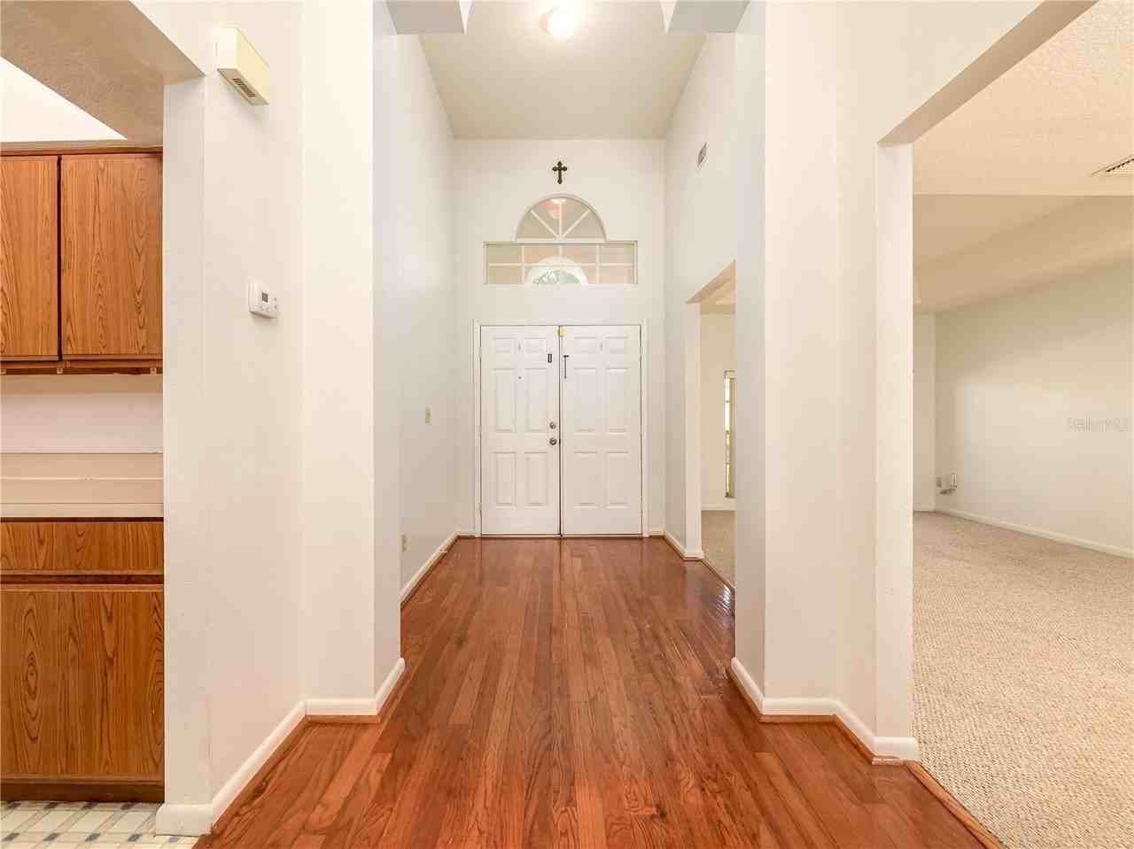 1407 Wakefield Dr - Photo 4 of 39