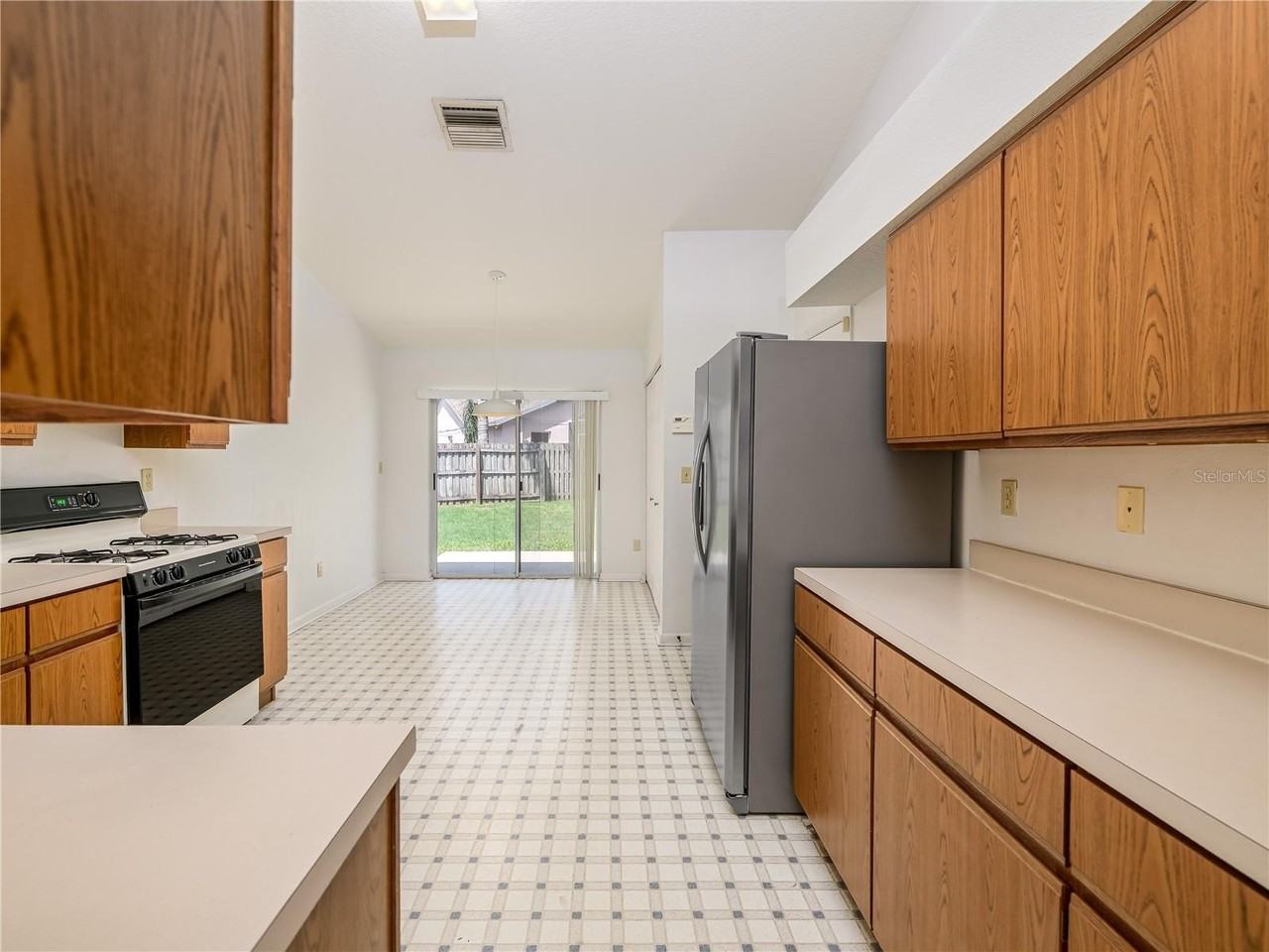 1407 Wakefield Dr - Photo 5 of 39