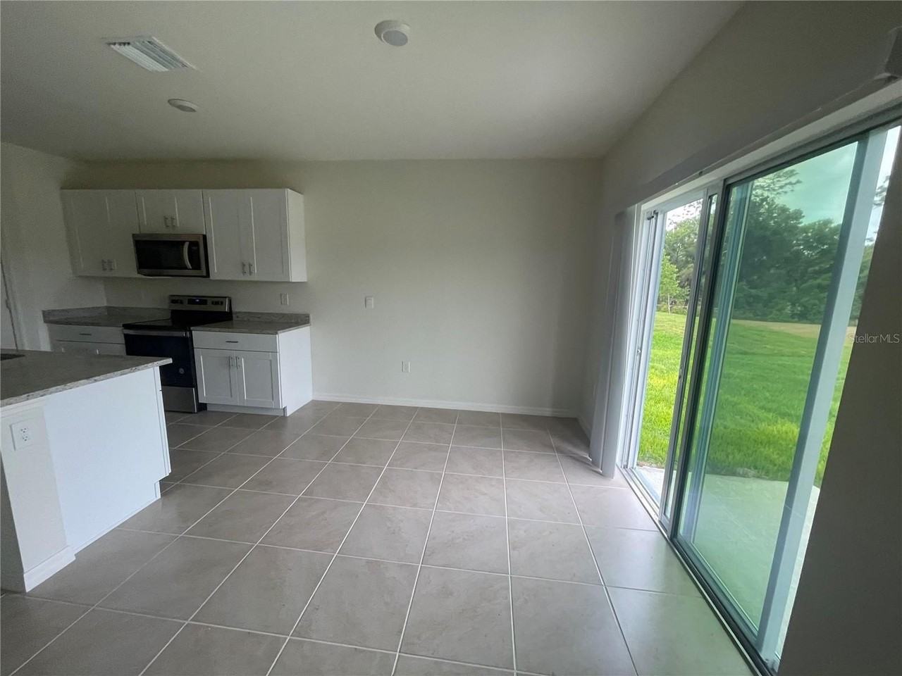498 Baroness Way - Photo 4 of 20