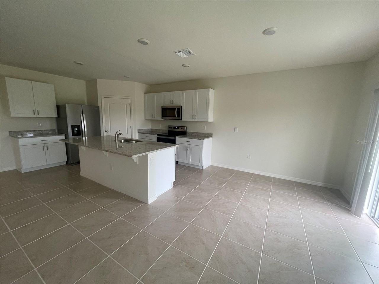498 Baroness Way - Photo 5 of 20