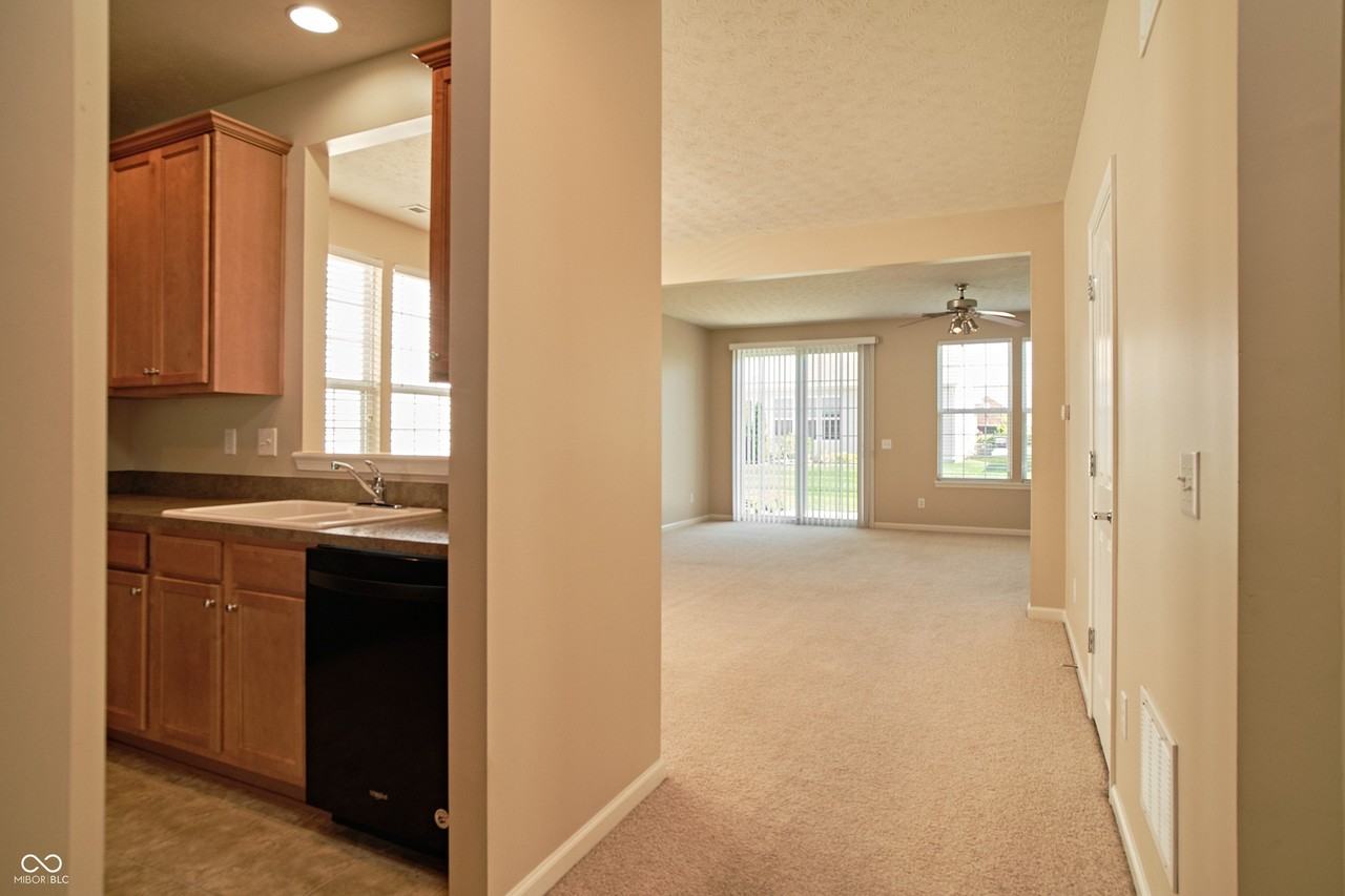 16041 Marsala Dr - Photo 3 of 14