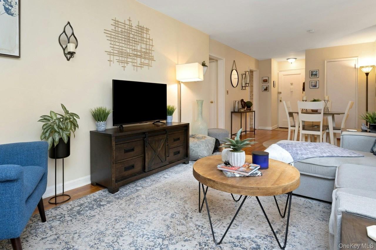 330 S Broadway #B2 - Photo 7 of 20