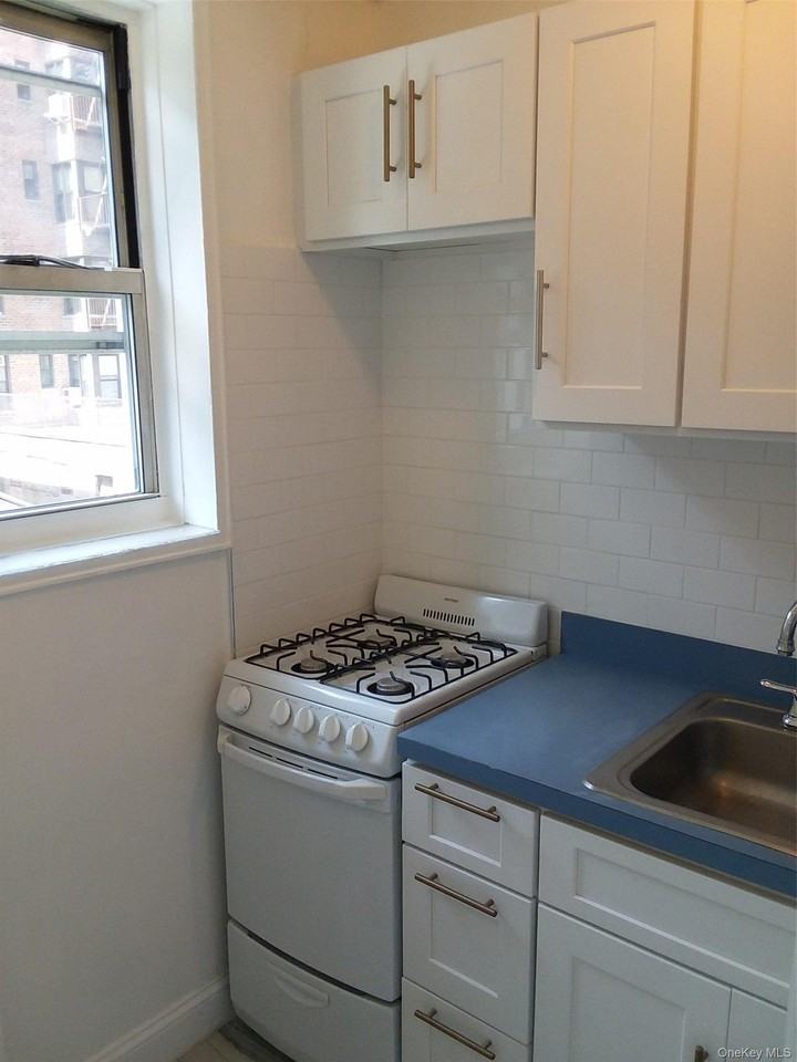 6730 Clyde St #3P - Photo 2 of 8