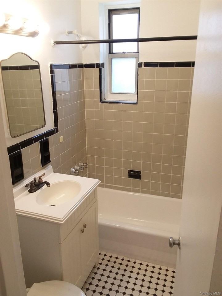 6730 Clyde St #3P - Photo 4 of 8