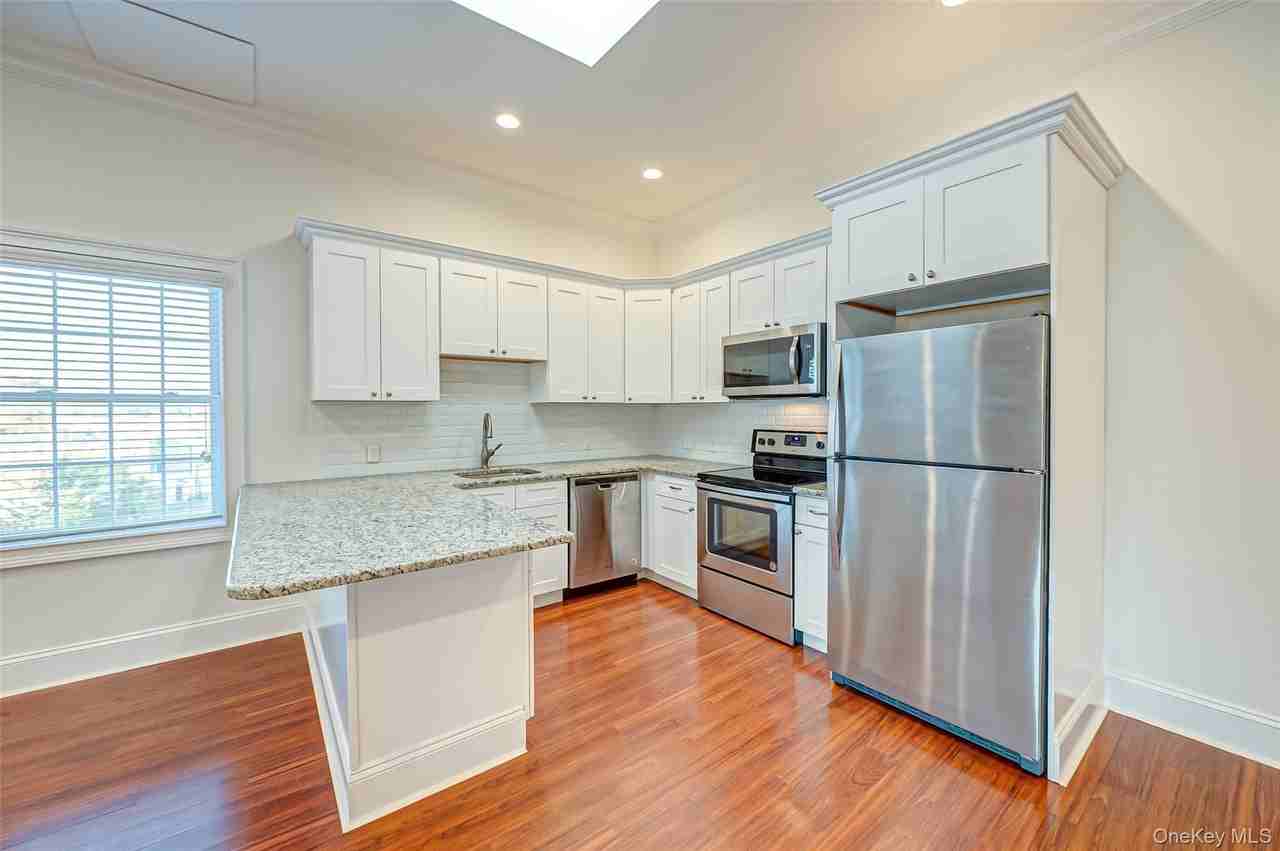41 Green St #2C - Photo 3 of 13