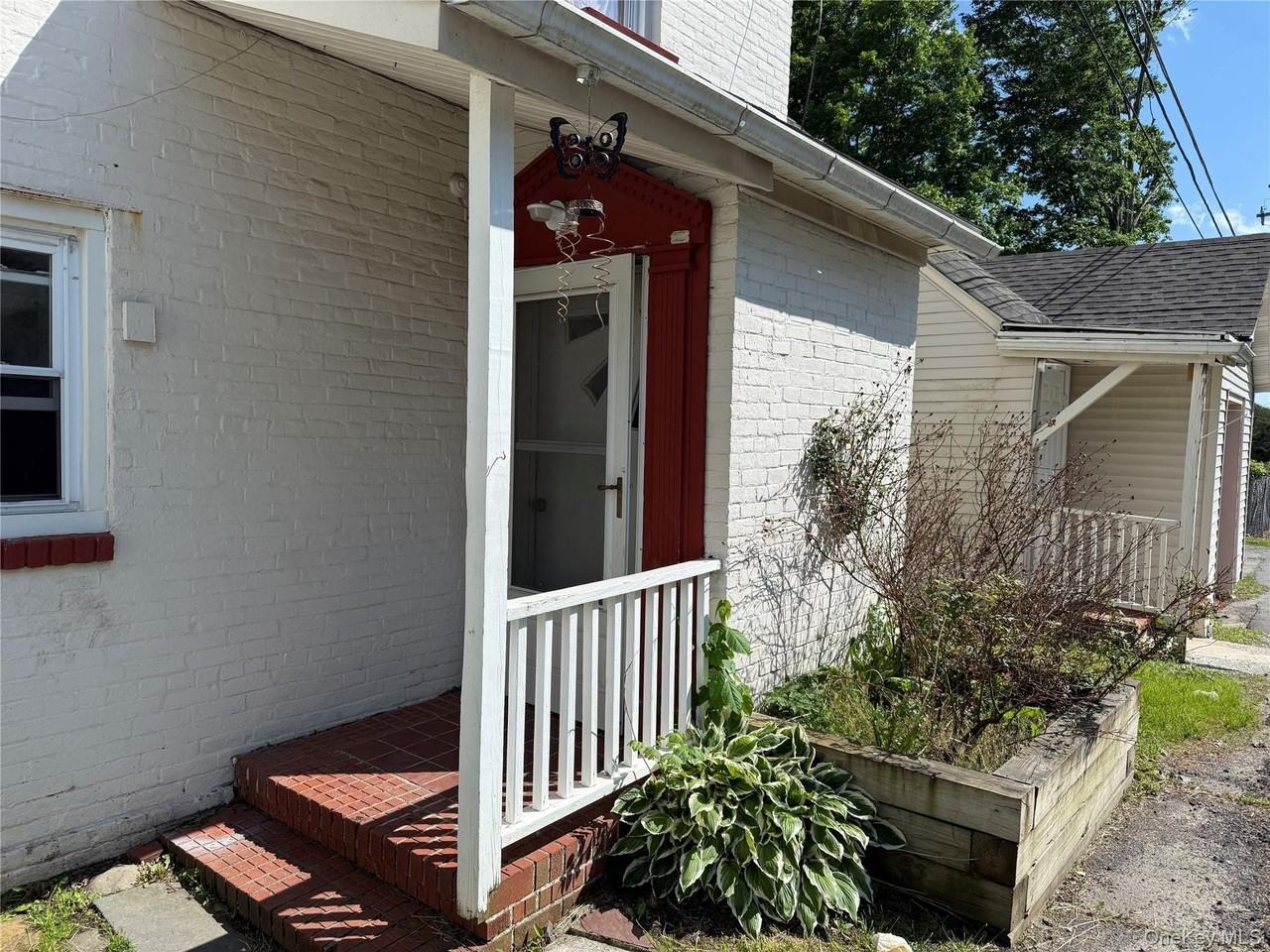 135 Sullivan St - Photo 2 of 14