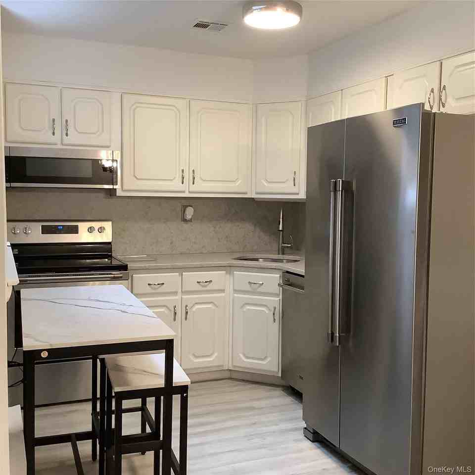 406 Woodbridge Dr #B - Photo 2 of 4