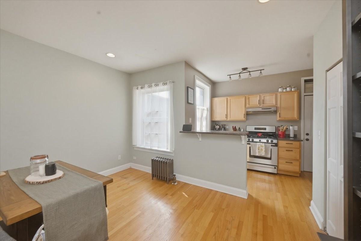 1319 W Addison St #3A - Photo 4 of 8