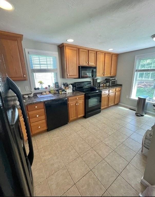 7 Newbury Dr - Photo 2 of 8