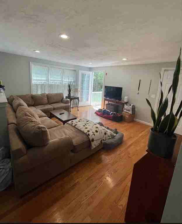 7 Newbury Dr - Photo 4 of 8