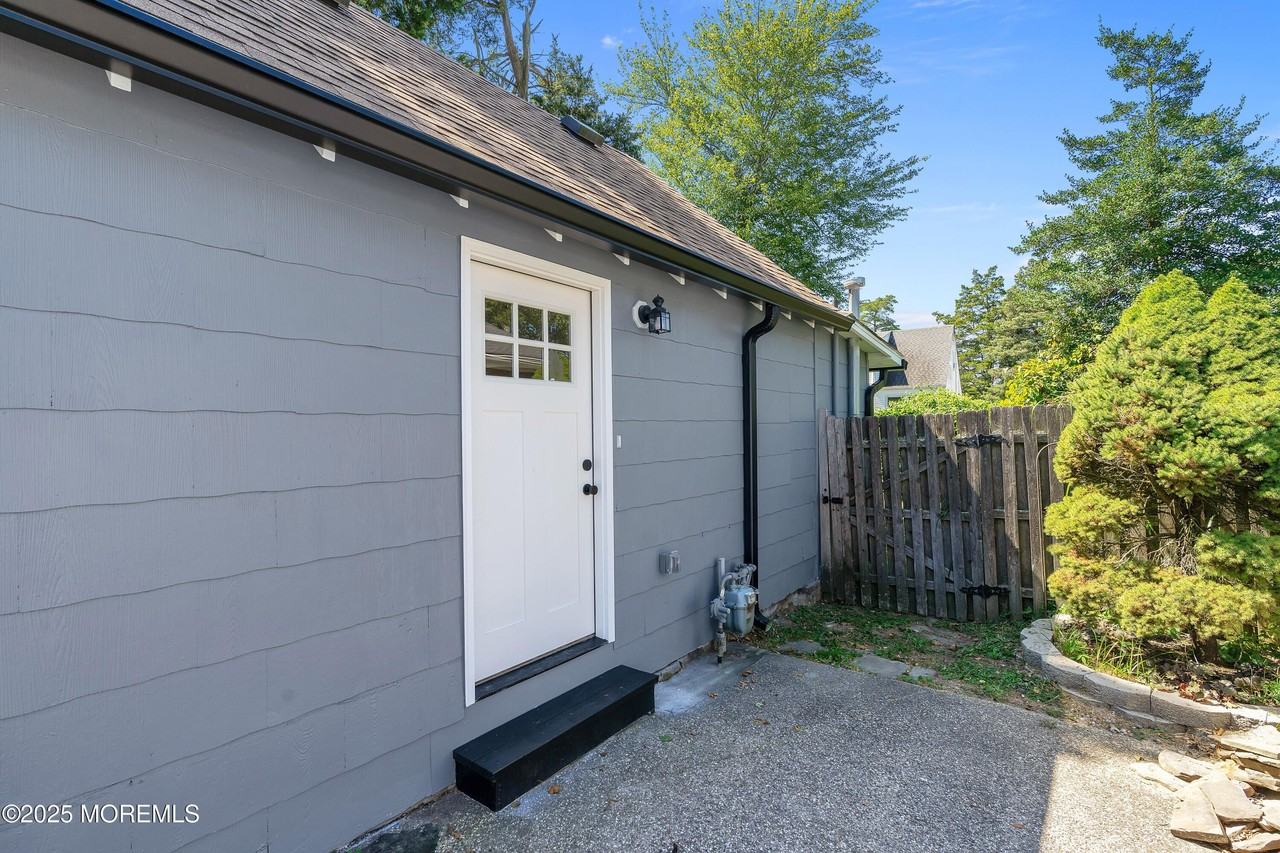 61 Gladney Ave - Photo 2 of 32