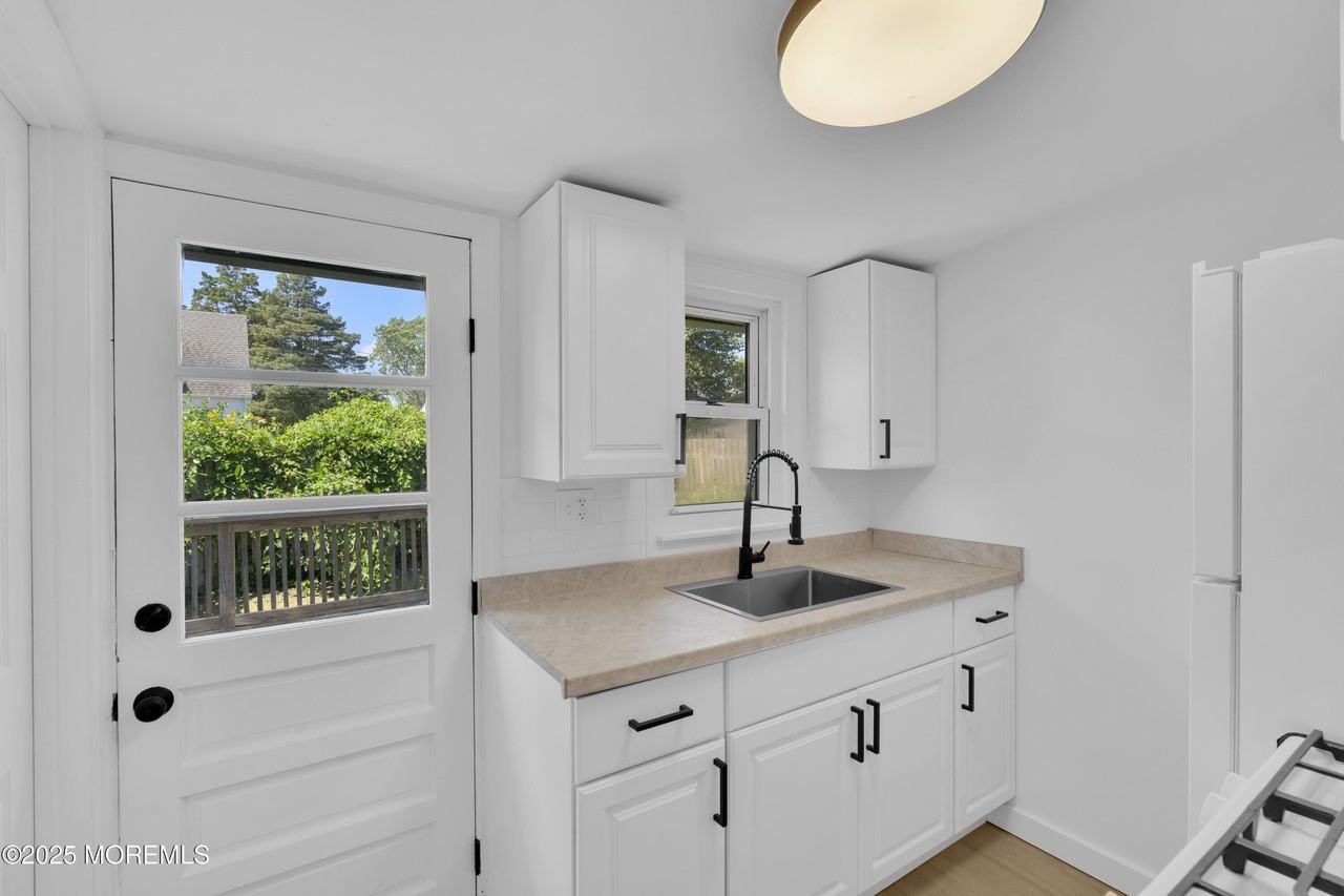 61 Gladney Ave - Photo 3 of 32