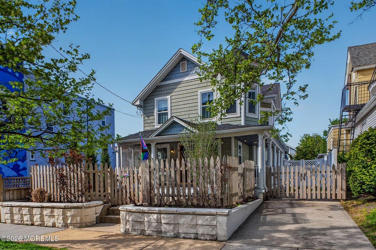 403 Sewall Ave - Photo 2 of 22