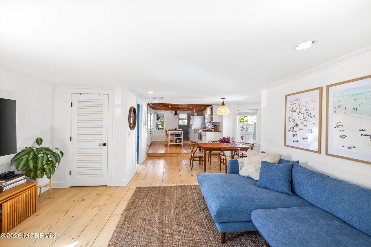 403 Sewall Ave - Photo 6 of 22