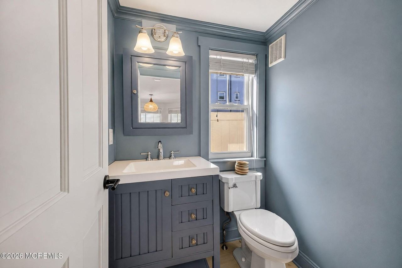 403 Sewall Ave - Photo 7 of 22