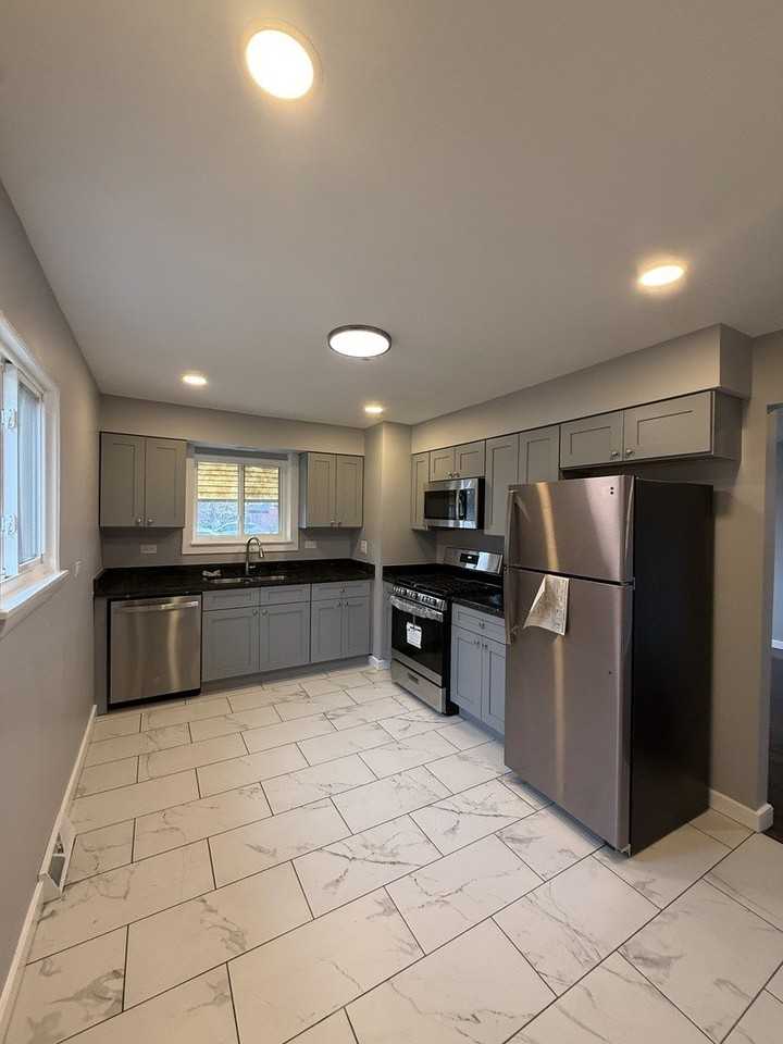 7732 Lotus Ave - Photo 2 of 8
