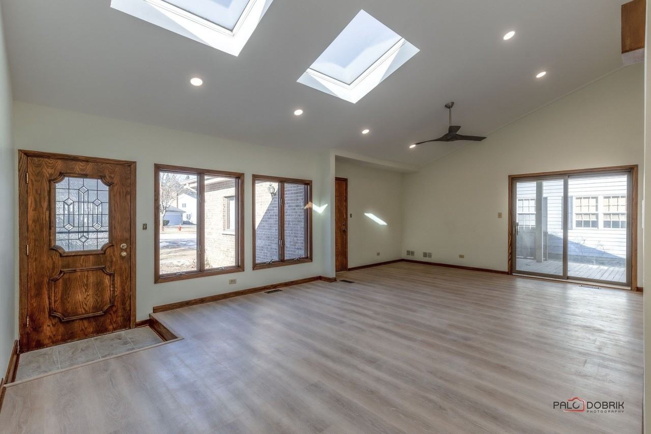 2450 Chas Dr - Photo 2 of 31