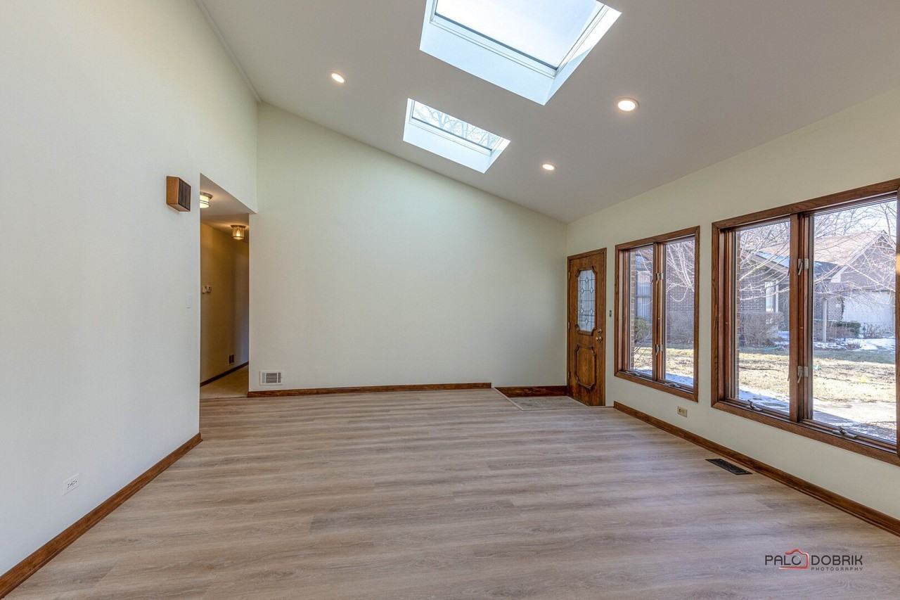 2450 Chas Dr - Photo 3 of 31