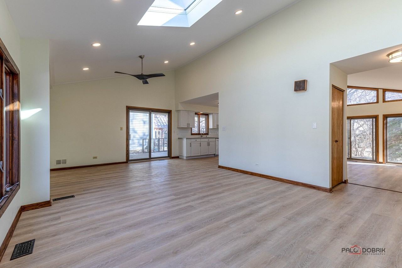 2450 Chas Dr - Photo 4 of 31