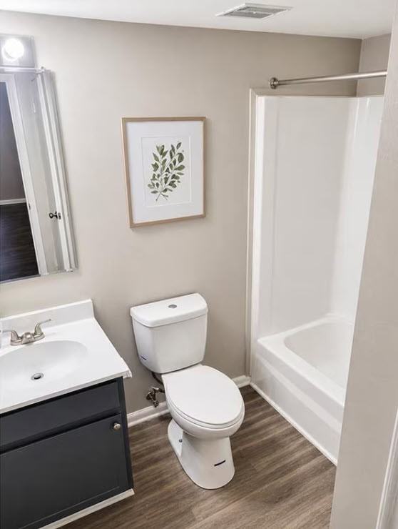 Richmond Hills Apartments - Photo 7 of 33