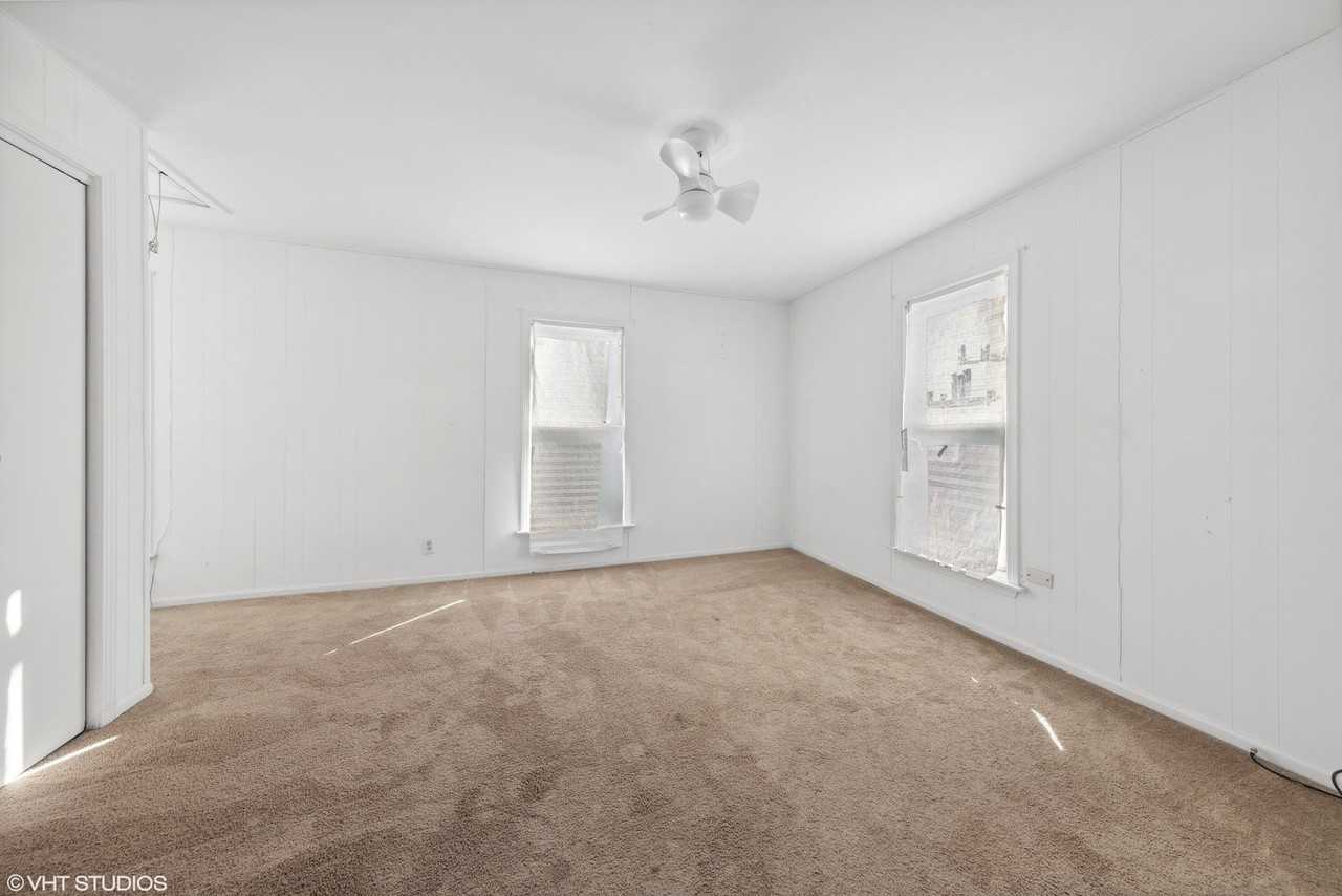 9518 S 53rd Ave #2 - Photo 3 of 10