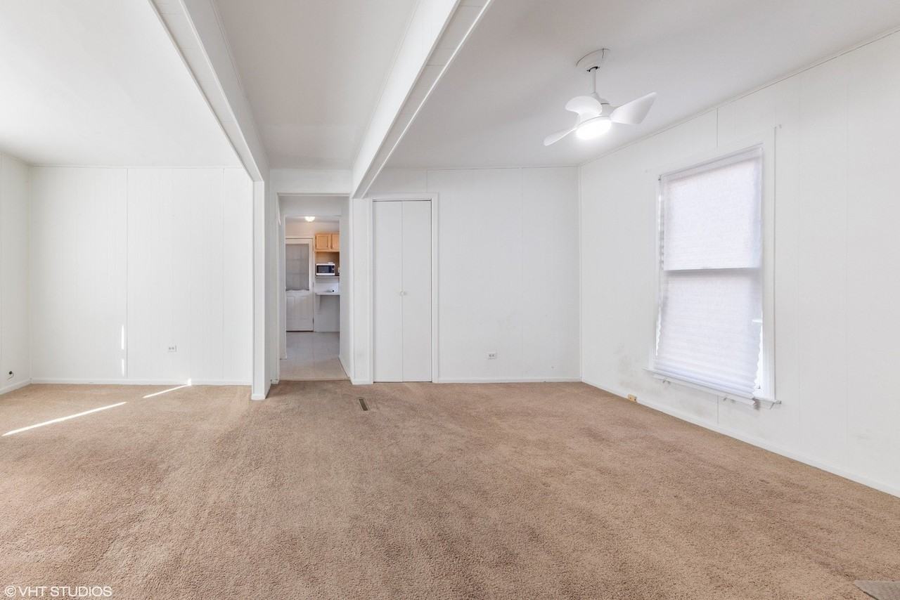9518 S 53rd Ave #2 - Photo 5 of 10