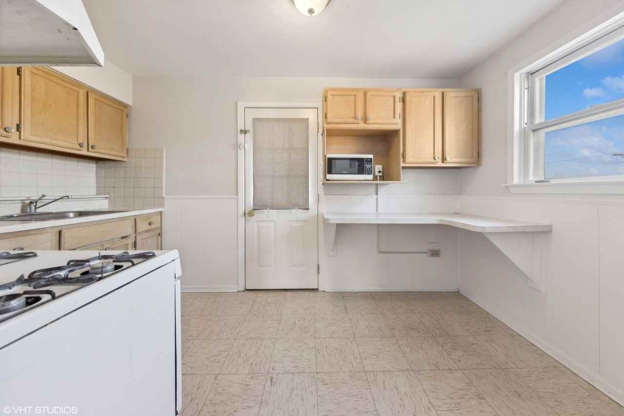 9518 S 53rd Ave #2 - Photo 6 of 10
