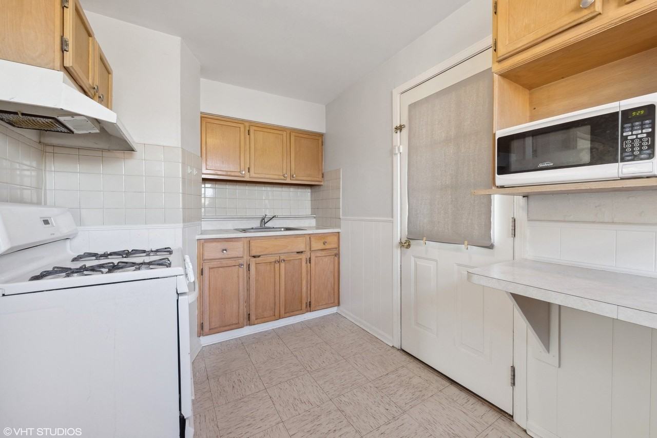 9518 S 53rd Ave #2 - Photo 7 of 10