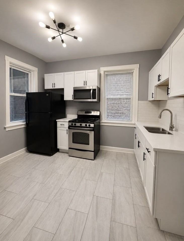 7031 S Laflin St #1 - Photo 6 of 17