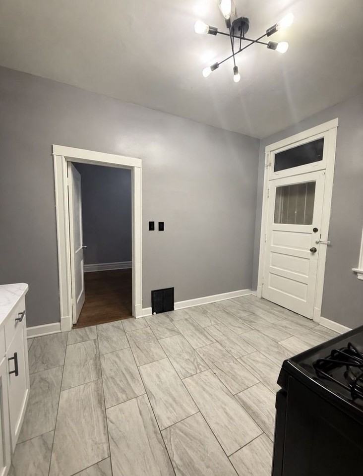 7031 S Laflin St #1 - Photo 7 of 17