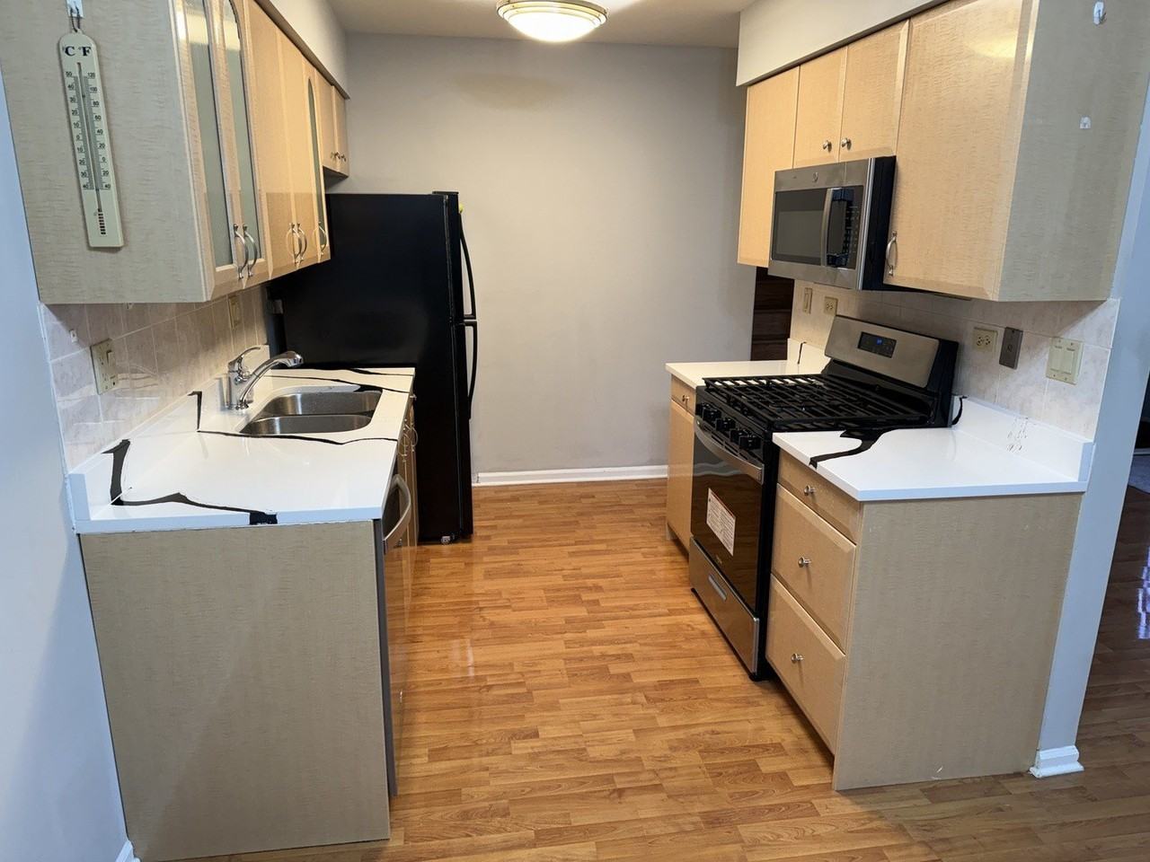 410 Ashwood Ct #410 - Photo 3 of 25